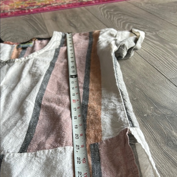 Women’s Shades of Linen Tunic - Picture 6 of 7